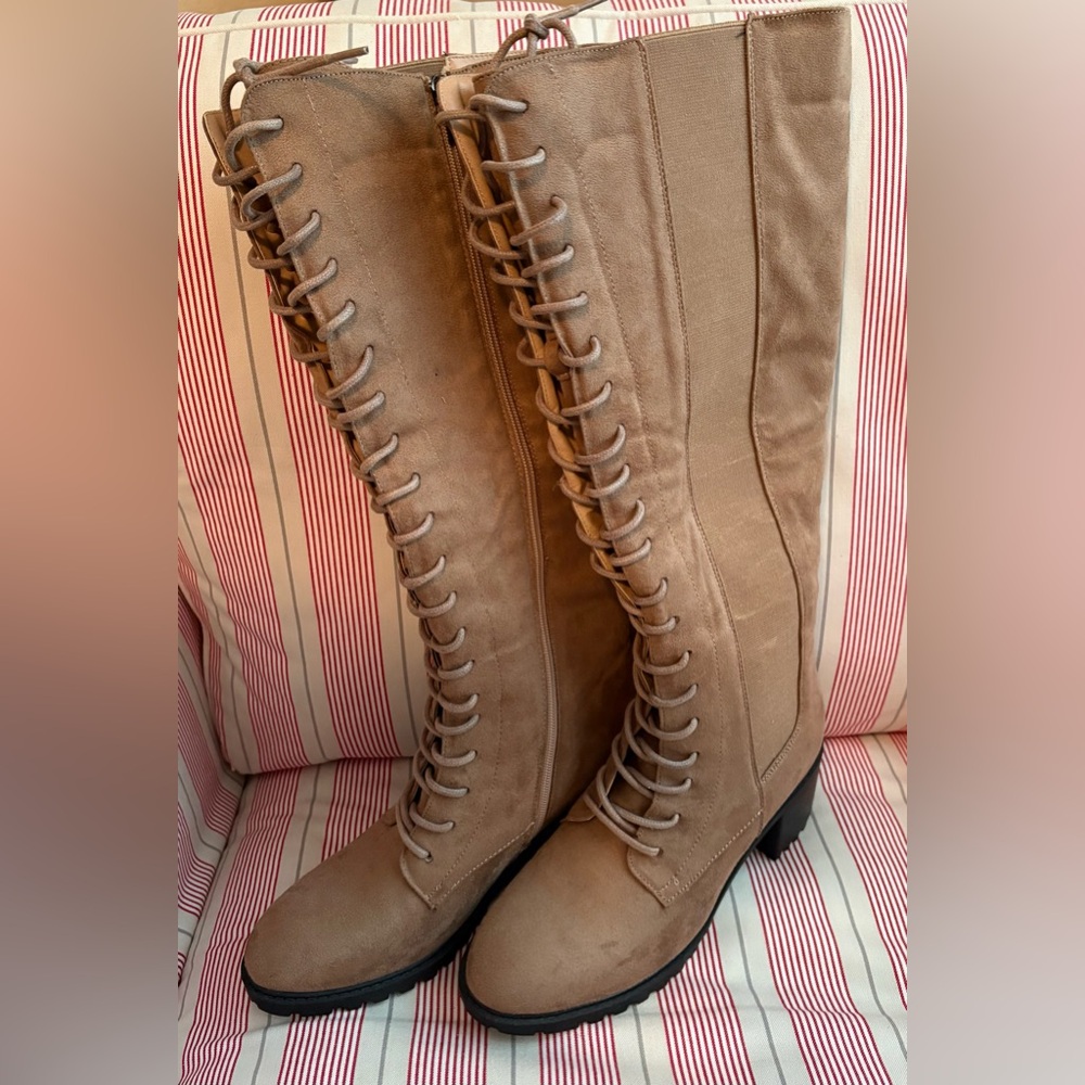 Journee Collection Women’s Jenicca Lug Sole Knee-High Lace-Up Boots - BRAND NEW!